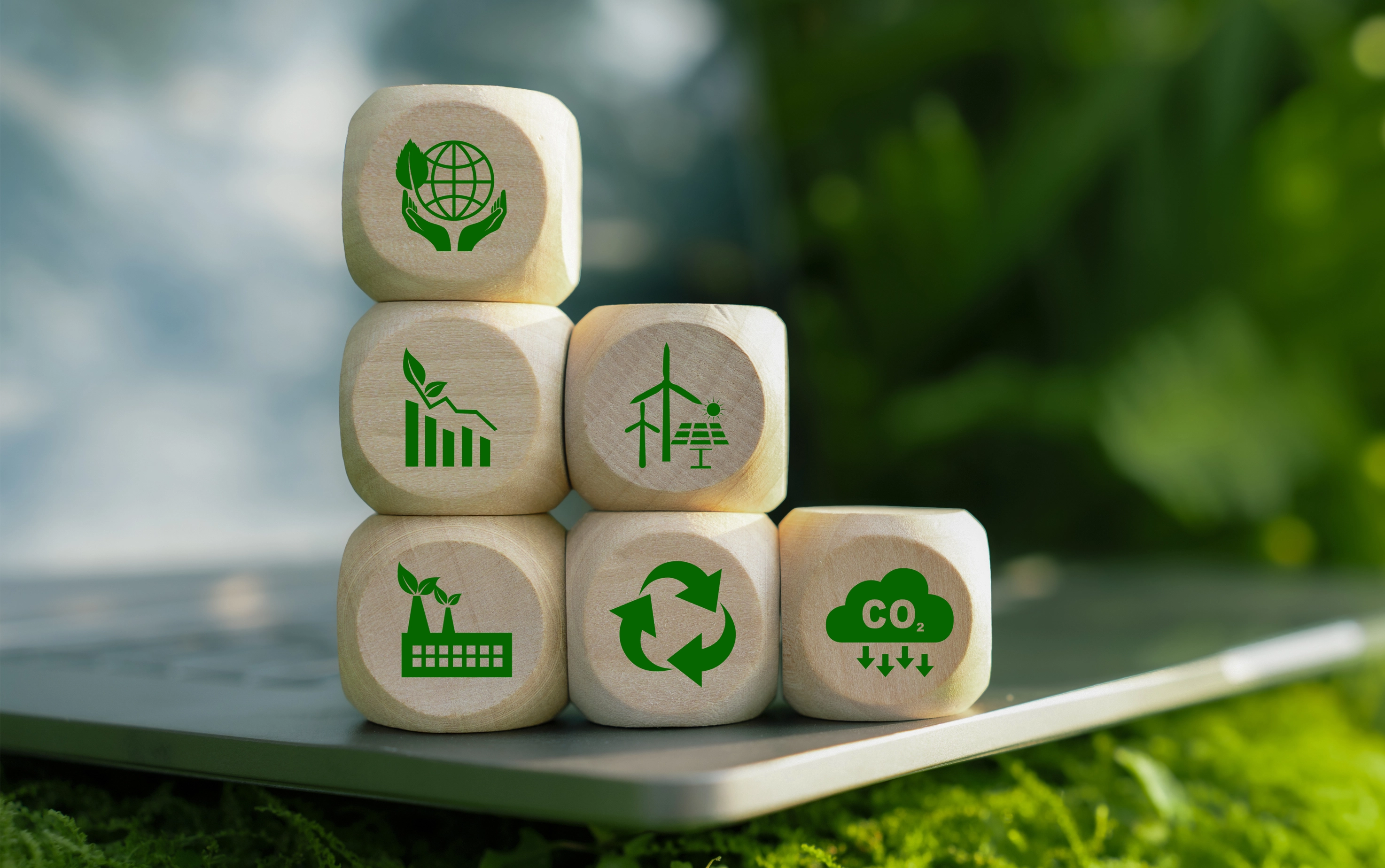 Background image right alt text